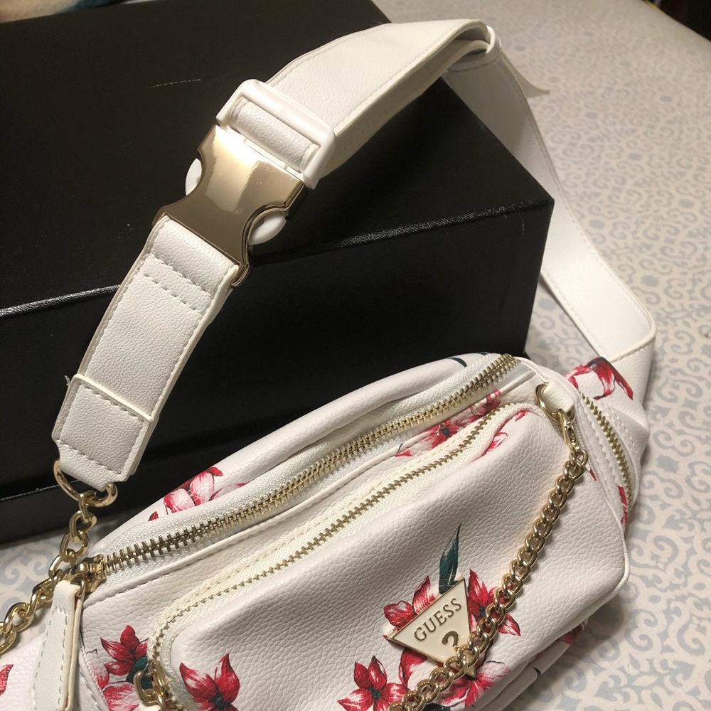 New Guess Fanny White Floral Bag Gold Chain